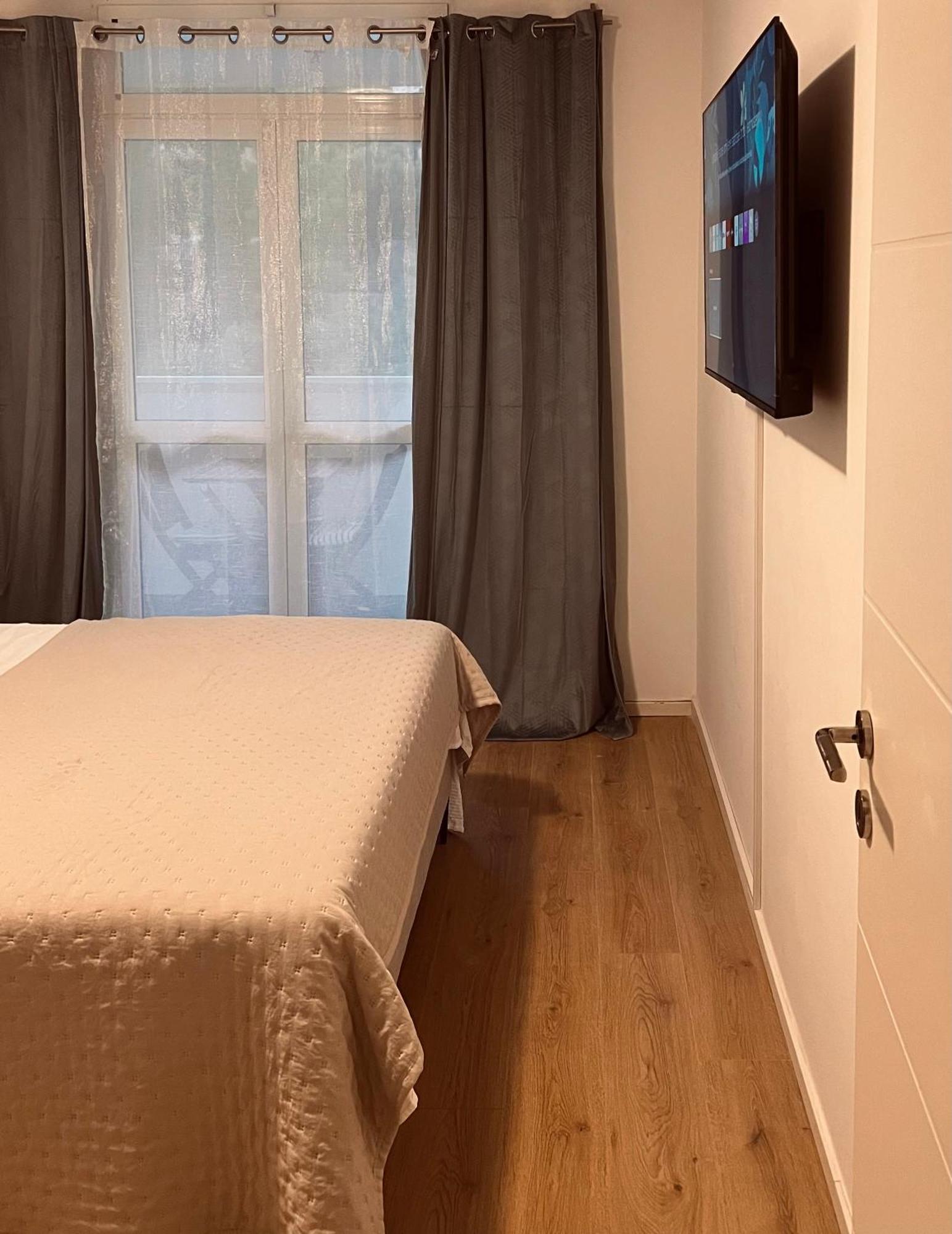 Bright & Sunny Two Bedroom Apartment ดูบรอฟนิก ภายนอก รูปภาพ